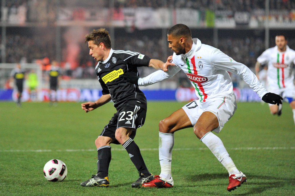 CESENA, ITALY - MARCH 12: Armand Traore of Juventus competes with Emanuele Giaccherini of Cesena during the Serie A match between AC Cesena and Juventus FC at Dino Manuzzi Stadium on March 12, 2011 in Cesena, Italy. (Photo by Roberto Serra/Getty Images)