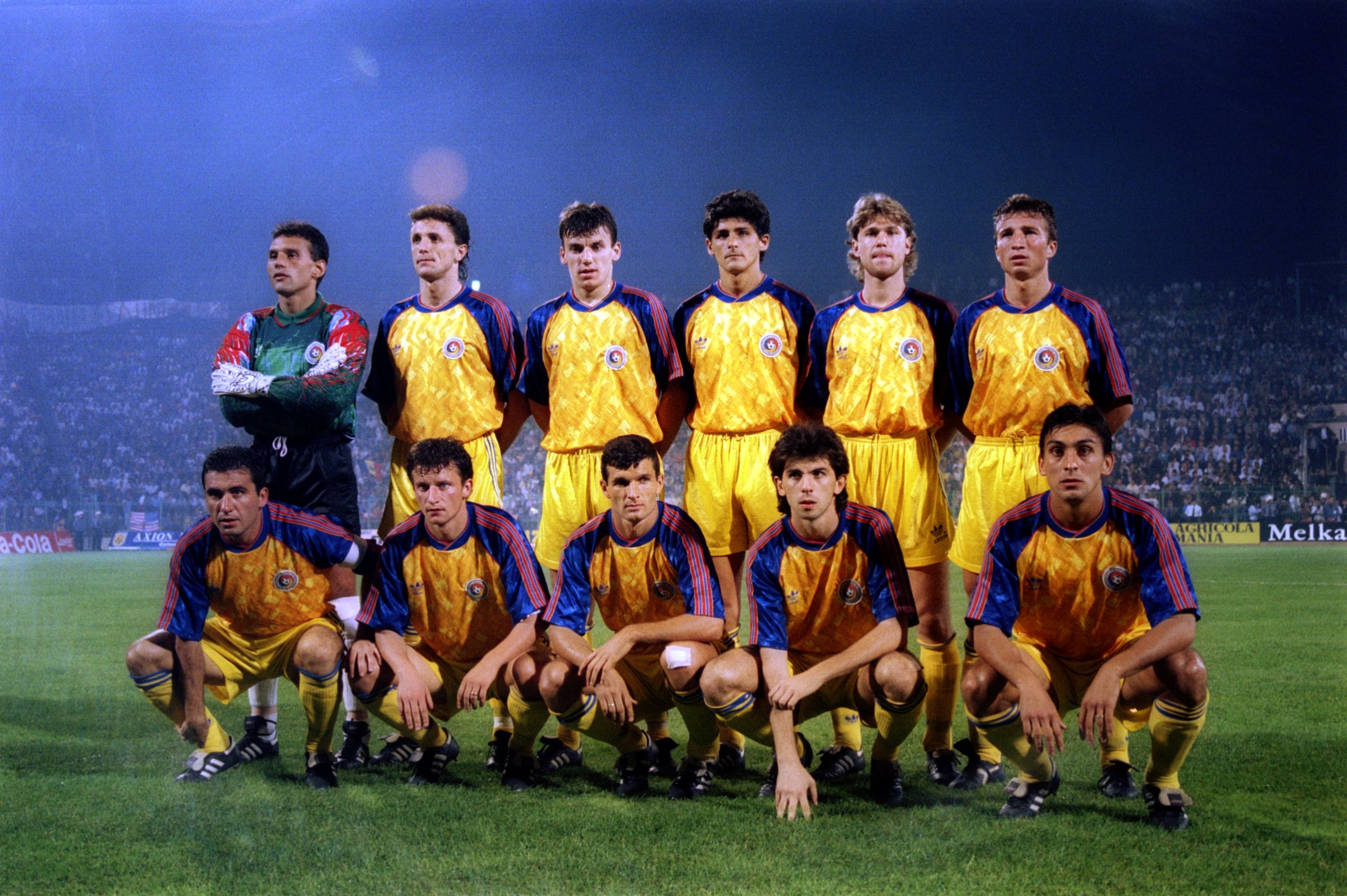 Футбол сборные группа. Румыния 1988 сборная. Сборная Румынии по футболу 2000. Сборная Румынии по футболу 1998. Сборная Украины по футболу 1998.